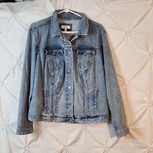 LOFT Jackets & Blazers - Loft Plus Denim  Trucker Jean Light Wash Jacket